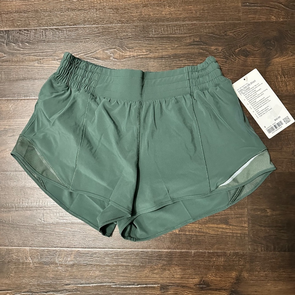 NWT - Lululemon Hotty Hot High-Rise Lined Short 2.5"